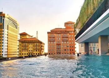 De Entrance Pool Arkadia_via www.instagram.com @de_entrance