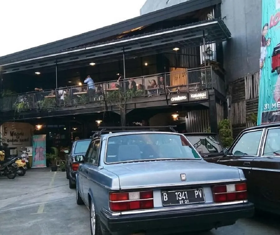 Gudang Koleksi Antique & Food via Instagram - Tempat Nongkrong di Sentul