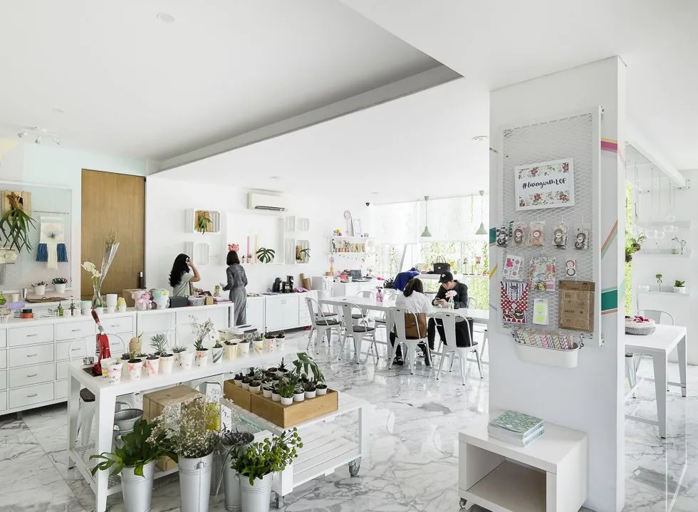 Living with L.O.F via Pikiran Rakyat - Cafe Tempat Instagramable di Jakarta Selatan