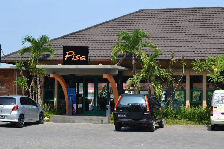 Pisa Cafe & Resto via Semarangporak.wordpresscom