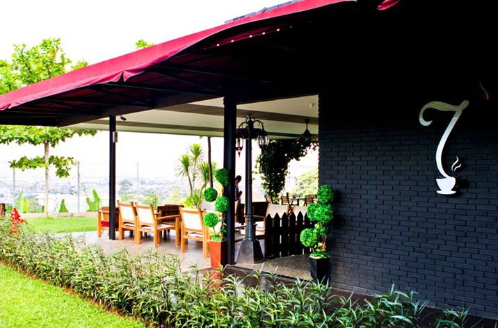Seven Bistro & Cafe via Seputar Semarang