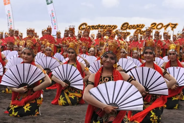 Gandrung Sewu di Banyuwangi via RRI - Festival Budaya di Indonesia