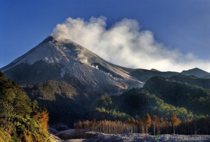 Lereng Gunung Merapi  - 28 Tempat Wisata di Kaliurang Paling Hits & Instagramable Banget!