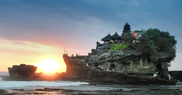 Sunset Di Pura Tanah Lot Tabanan Bali – Photo by Harry Kessell