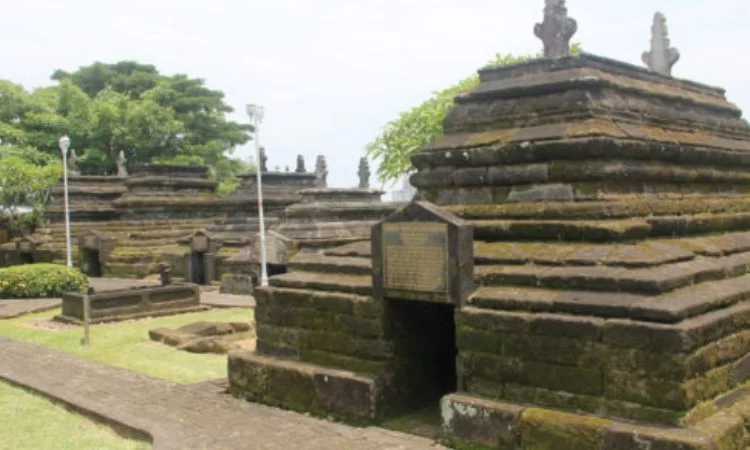 Kompleks Makam Kassi Kebo via Putratoursmakassar
