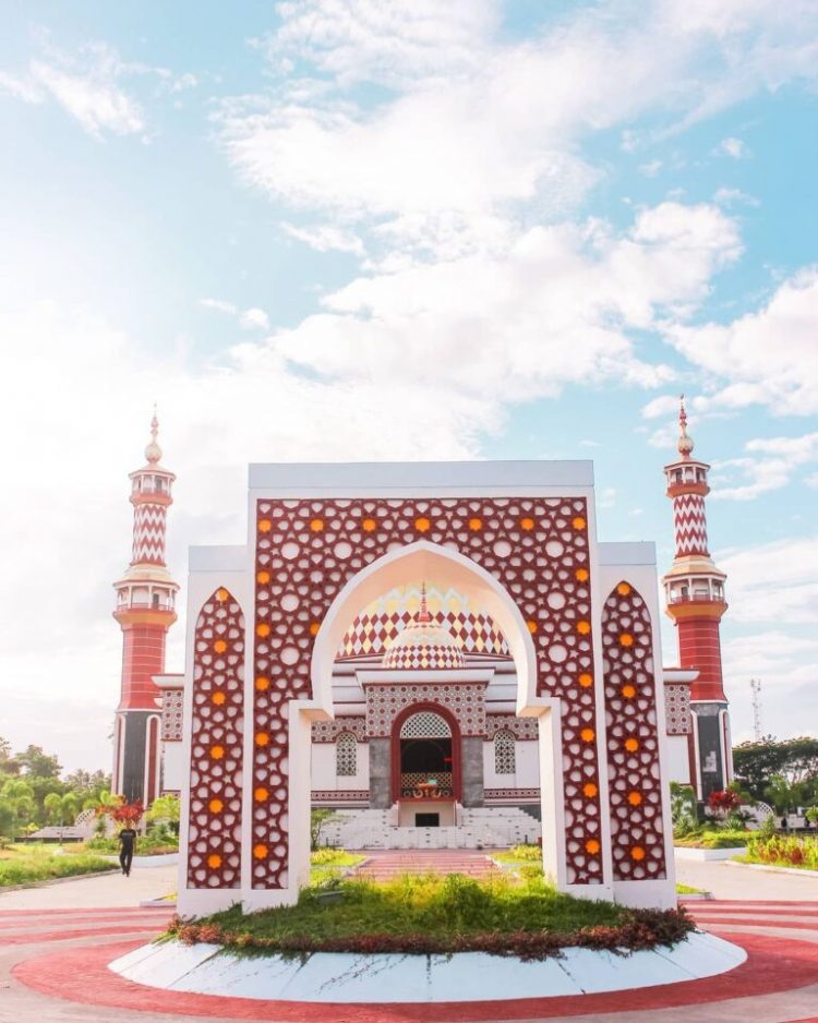 Masjid Al-Madaniah Pasangkayu via Instagram.com @justcaptures_ - Tempat Wisata di Pasangkayu