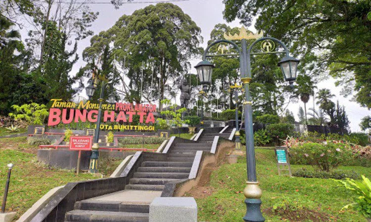 Taman Monumen Bung Hatta via Google Maps Ion Harlion