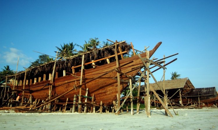 Pembuatan Kapal Tana Beru Tana Beru via Cnnindonesia