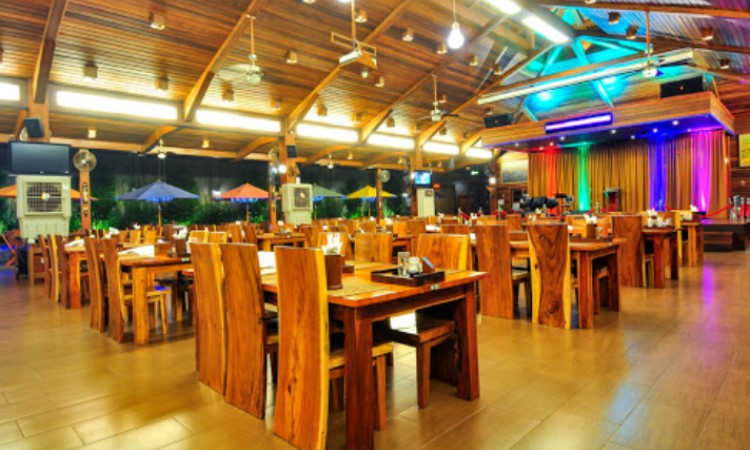 Kuring Taman Palem Cafe and Resto via Google Mapas (Kuring Taman Palem Resto & Cafe)
