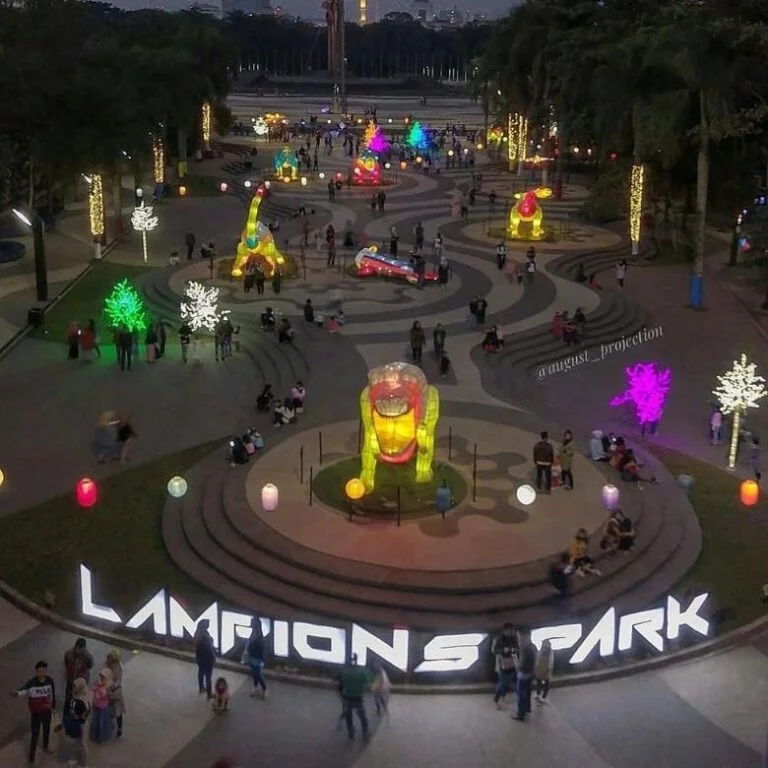 Lampion Park via Instagram.com @august_projection