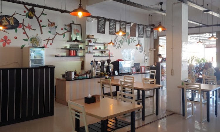 Mama Okky Coffee dan Resto via Google Maps (Monang Simbolong) - Tempat Nongkrong di Padang