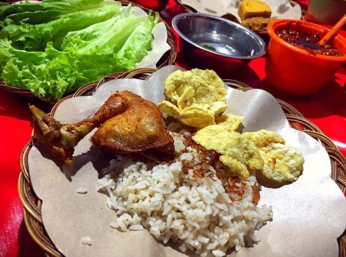 Nasi Uduk Ayam Goreng Kampung Melayu via Instagram.com @ichin1chin