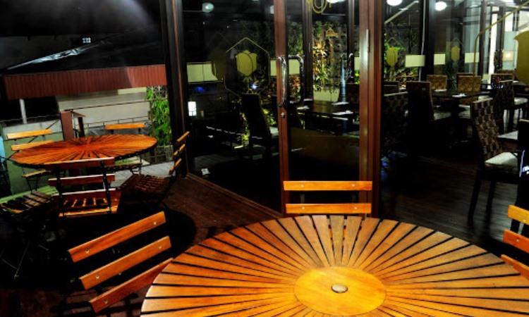 Safari Garden via Google Mapas (Safari Garden Cafe & Restaurant) - Tempat Nongkrong di Padang