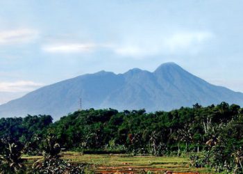 Gunung Salak: Tiket Masuk, Jalur Pendakian, Mitos & Pantangan Selama Mendaki!