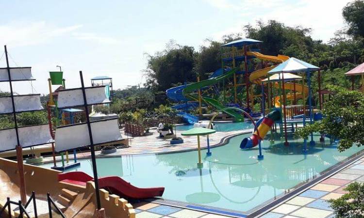 Kolam Renang Waterpark Playground