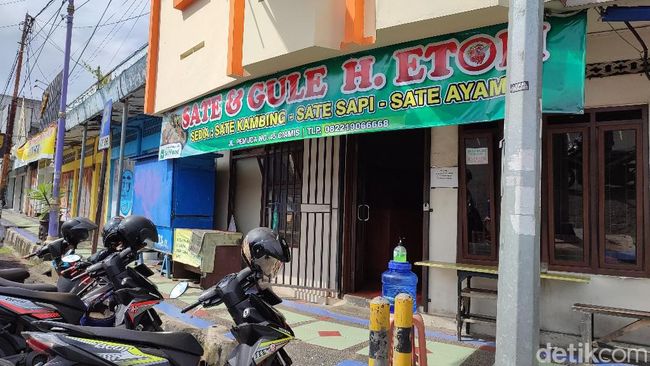 SATE KAMBING H ETOM via Detik - 23 Tempat Makan di Ciamis Paling Legendaris yang Terkenal Enak!