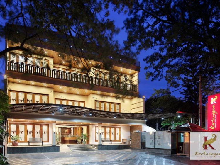 Kertanegara Premium Guest House via Booking