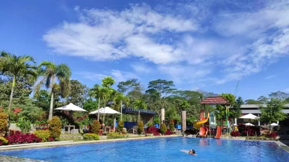 Foto Kolam Renang Kusuma Pool & Resto via Google Maps Siti Rofiqoh
