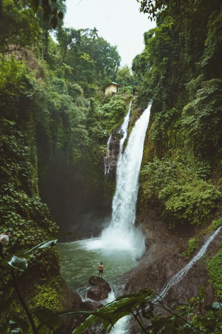 Air Terjun Aling Aling Foto by Oliver Sjöström on Unsplash