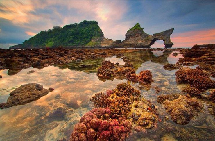 Pantai Atuh Nusa Penida via ManBatus Photography
