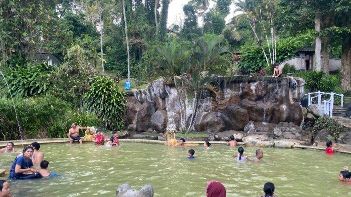Pemandian Air Panas Yeh Panes Penatahan via Tribun Bali