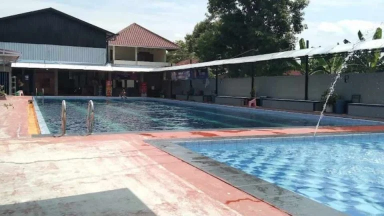 Foto Tumpi Swimming Pool & Cafe, sumber gmaps satriyodhimas