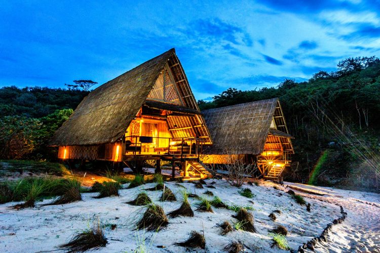 Jeeva Beloam Beach Camp Resort Khusus Glamping di Indonesia 