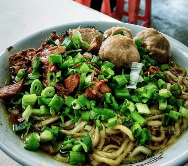 Mie Ayam Ceker Bang Jony via Instagram.com @foodiepedia_indonesia