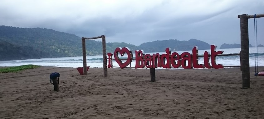 Pantai Bandealit ShuinZ