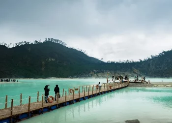 Skywalk Cantigi Kawah Putih