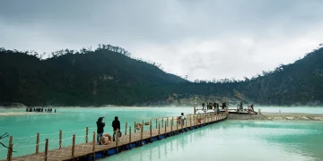 Skywalk Cantigi Kawah Putih