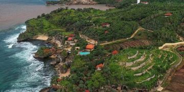 View Kiendahan Pantai Ngrawe dari Ketinggian via Instagram.com @dhian_hardjodisastro