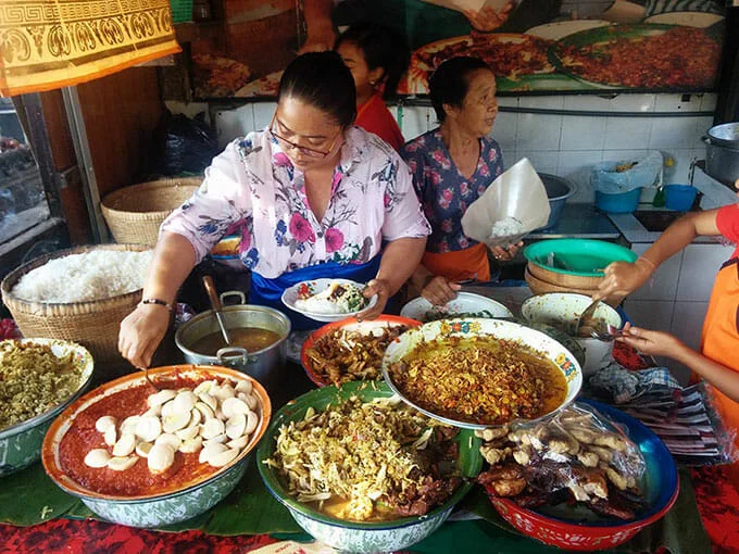 Warung Nasi Bali Men Weti (Sanur) 23 Tempat Wisata Kuliner di Bali Paling Legendaris & Terbaik, Enak
