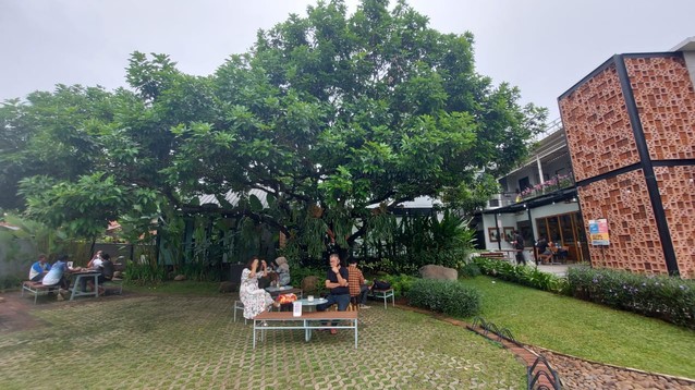 Bruno Cafe in The Park via Kumparan Azalia Amadea