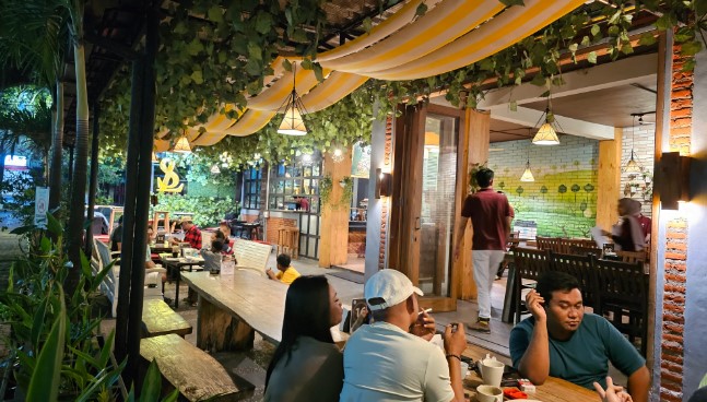 Simpang Luwe Cafe & Resto Fera Fei