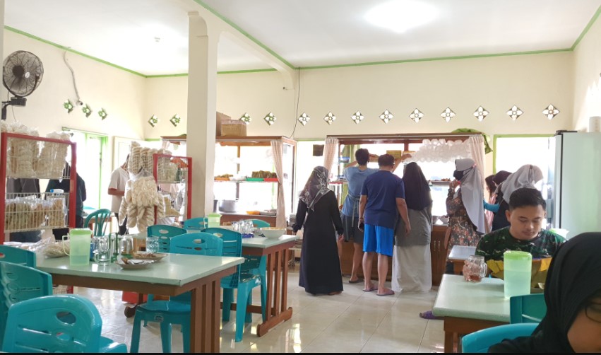 Bu Nur's Local Eatery Agoes Poernomo