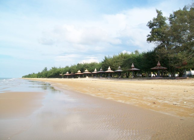 Pantai Lombang Sugi Arto