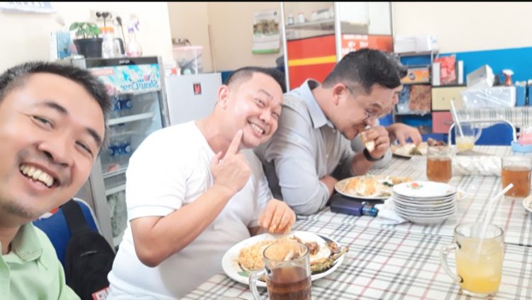 Rumah Makan Padang Putra Sikumbang Sarwo Ono Notoredjo