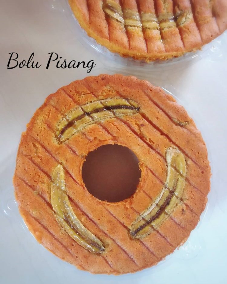 Bolu Pisang via Instagram.com @miea_cakes_cookies