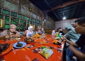 Warung Lesehan Mbak Dwi Surya Oktriawan