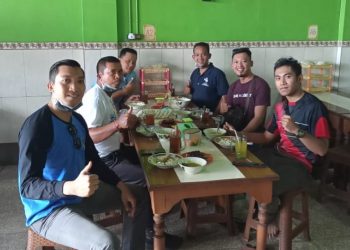 H. Khasan Empal Gentong vlog timur