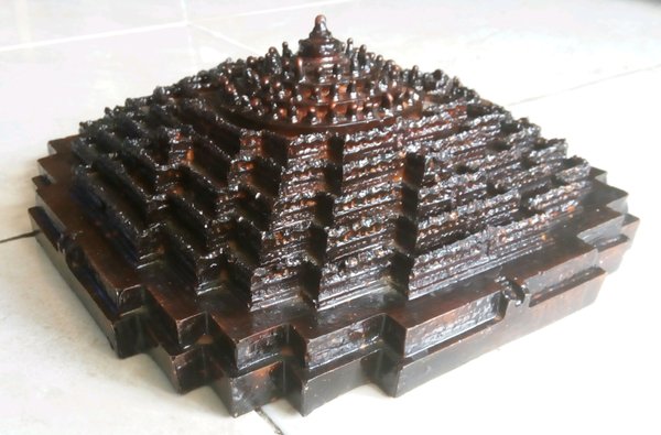 Miniatur Candi Borobudur