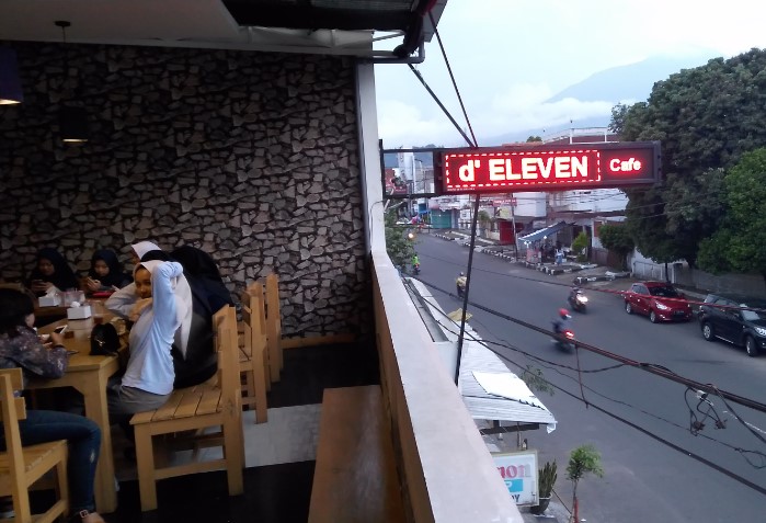 D'Eleven Cafe & Resto Adi Kuncoro