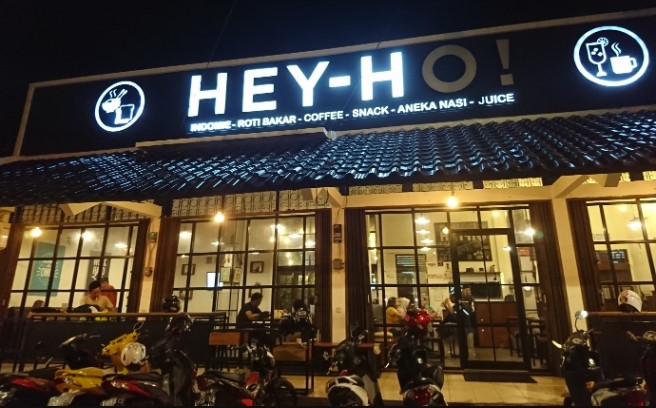 HEYHO CAFE AND COFFEE BAR Benny Okashii