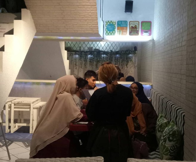 MENUME Terrace White Cafe Taufik Hidayat