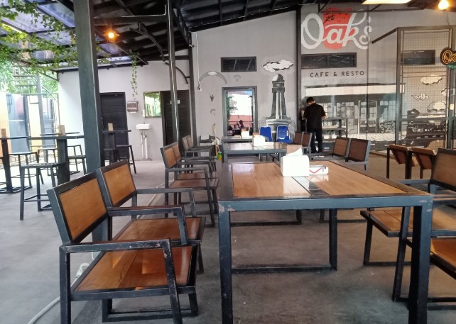 Oak's Cafe & Resto Irfan Muhammad