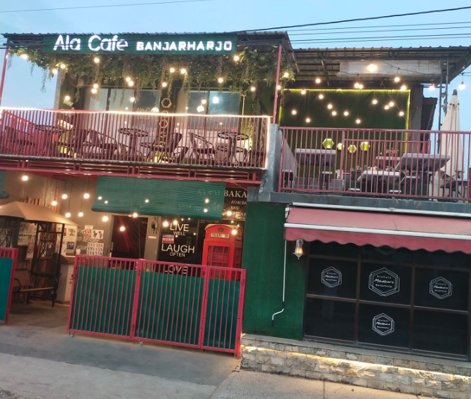 Ala Cafe Madam'e Banjarharjo