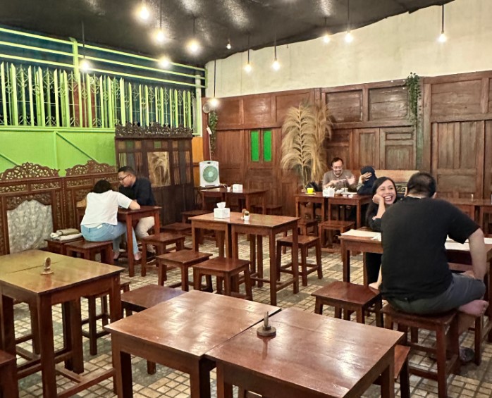 The Vintage Cafe Indah Ratna Mutiara