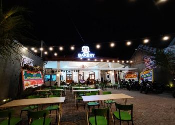 Jolly Bakery & Coffee Shop Aan Tursina