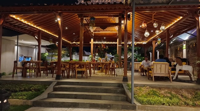 Omah Majapahit Cafe & Resto fendi tambunan